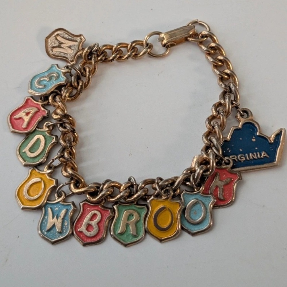 Vintage Meadowbrook Virginia Enamel Shield Souvenir Charm Bracelet Gold Tone 7"